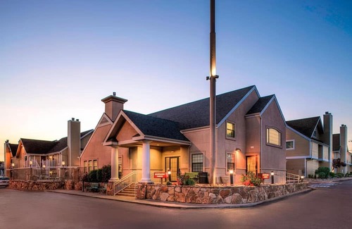 Highland House | 1 Queen Bed with Sofa bed at Residence Inn Denver Downtown, 2 Units