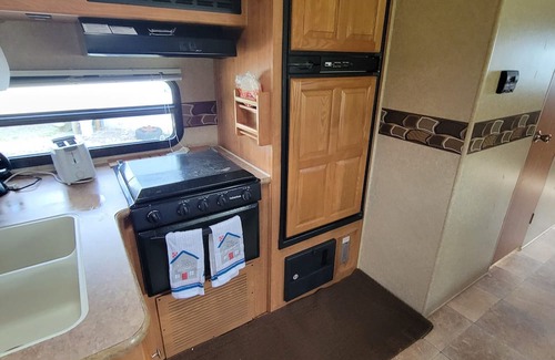 Oraville House | Kinkaid Kamper with AC in Oraville - 2 bedrooms for a cozy stay