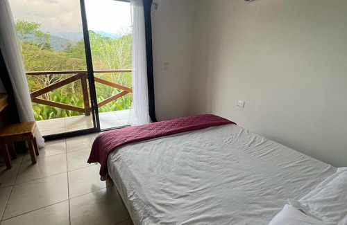 Canton Quepos House | Charming tinyhome with WiFi and AC in perfect Maritima- Sabalo