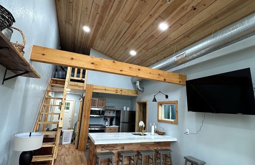 Newport House | Charming 3-bedroom sheik contemporary house in lovely Newport/Smokies