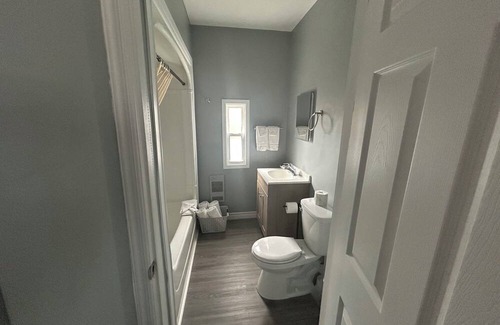 Leamington Cabin | Elias Cabin HillsidenYour Perfect Hideaway in the Wilderness