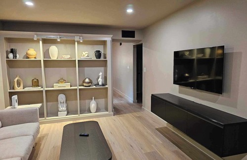 Rosewood Apartment | Modern 2 bed, 2 bath with backyard located near USC, Fort Jackson, and Prisma.