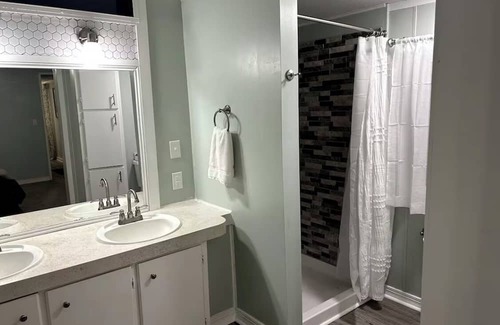 Highfield-Cascade House | Charming 2-bedroom mobile home with WiFi, AC in welcoming Highfield-Cascade