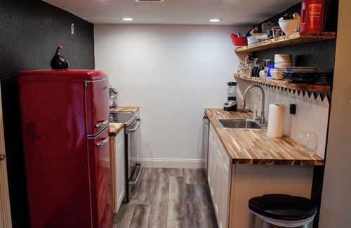 Frisco House | Charming 2-bedroom townhome in downtown Frisco with WiFi, AC