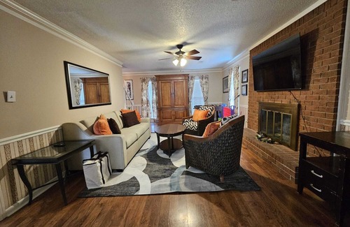 Southwind House | 5-BR Home with POOL Near Collierville - Primary Master Bedroom Downstairs.