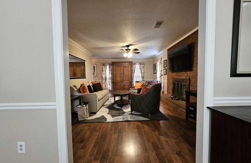 Southwind House | 5-BR Home with POOL Near Collierville - Primary Master Bedroom Downstairs.