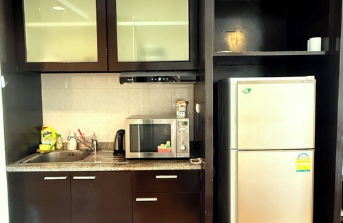 Nana Apartment | 1BR Prime 250m to BTS Nana Pool, Gym, Fast WiFi