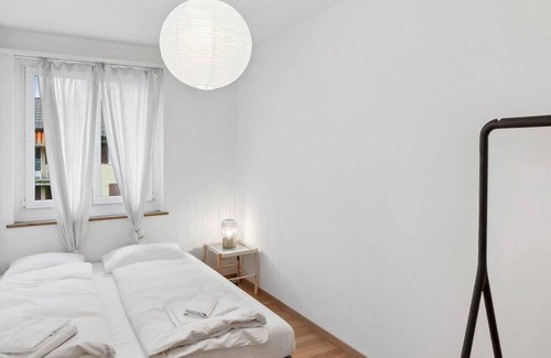 Center Apartment | Basic 3BR Stay with Balcony Near Zürich HB