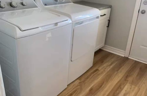Cornwall Apartment | Bright 1-BR APT, Prime Location