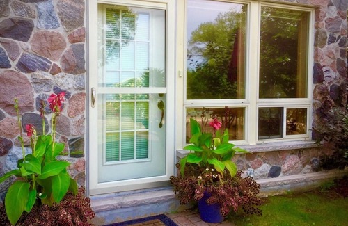 Cressy Apartment | Welcome to Sunset View – Your Lakeside Retreat in Prince Edward County
