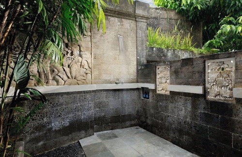 Andong Villa | Spacious 5-Bedroom Jungle-View Villa in Ubud