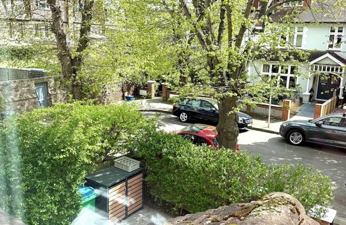 Barnes House | Beautiful 4 Bedroom House in Barnes