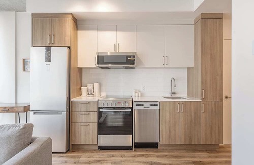 Shaughnessy Village Apartment | Concordia- Warm and Zen