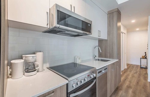 Shaughnessy Village Apartment | Concordia- Warm and Zen