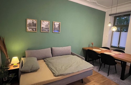 Reudnitz-Thonberg Apartment | Modern and barrier-free apartment at Lene-Voigt-Park "Stuck and Style Reudnitz"