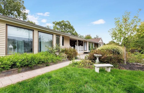 Monroe House | 5BR Home with Sauna & Pool Hot tub Fire pit