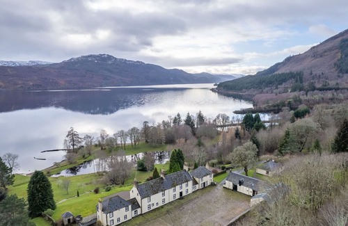 Invermoriston House | Stunning private villa for 6 guests with WIFI, TV and parking