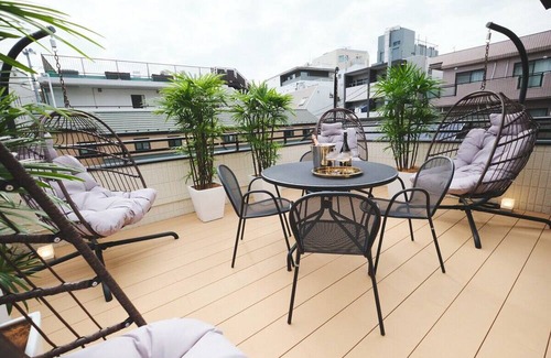 Shibuya Villa | Luxury inn near Shinjuku(196㎡) 2 min. walk from train station/4 min to Shinjuku
