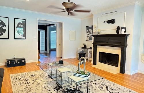 Sugar Land House | 4-bedroom house WiFi, AC. Pet and Family Friendly perfect for gatherings