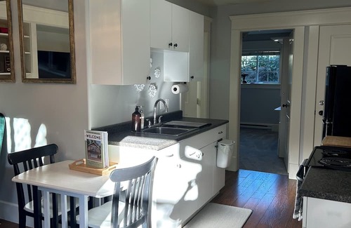 Victoria Villa | Bright Garden Suite in Colwood