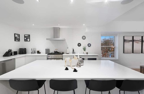 Downtown Apartment | Central and Lux 2BR Suite with Den and BBQ Sleeps 6