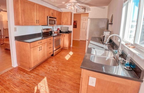Crescent Beach House | Cabana II: Oceanview & Walk to the Beach