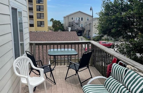 Crescent Beach House | Cabana II: Oceanview & Walk to the Beach