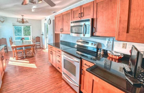 Crescent Beach House | Cabana II: Oceanview & Walk to the Beach