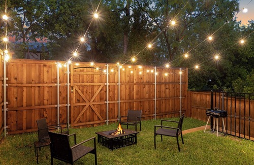 Dallas House | New Dallas Home | Free Parking, Fast WiFi & Pool Table! | Close to DT Dallas