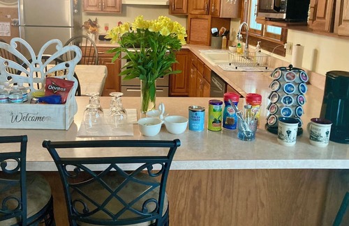 Ashfield Apartment | Switzerland Dream, Cozy Room in Downtown Jim Thorpe, Walk to everything!