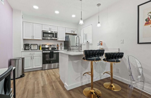 Vickery Place Apartment | The Modern Muse Summa