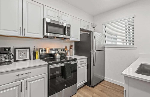 Vickery Place Apartment | The Modern Muse Summa