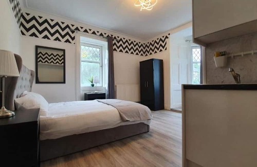 Mansewood Apartment | Bemersyde Guest House : Studio 5nn