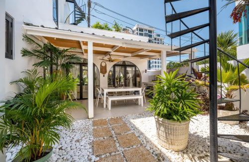 Condado House | Lux 6BR Getaway - Condado Pool BBQ Generator Beach 9min Walk