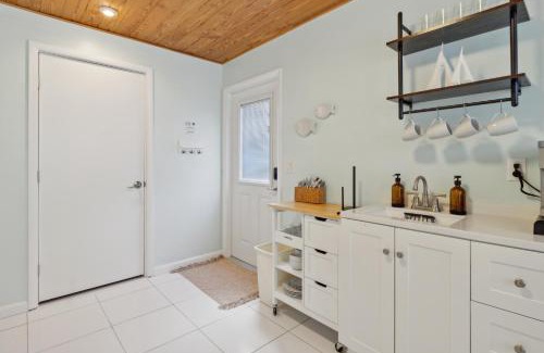 Stuart House | Cozy Stuart City Studio Retreat home