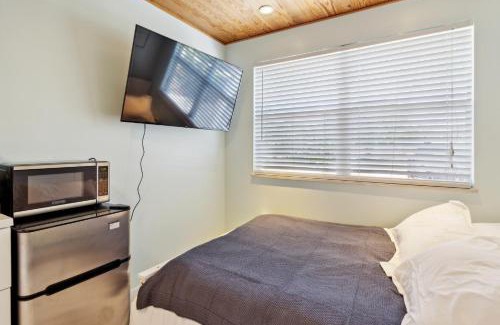 Stuart House | Cozy Stuart City Studio Retreat home