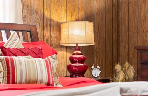 Erwin House | 'That 70s House' Retreat near the Nolichucky