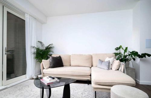 Canning Town South Apartment | Private Room in Stunning Flat in London