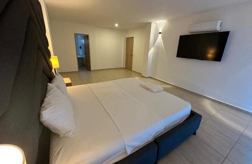 Villa Nueva Hotel | Hotel Opera, Centro Medellín, Entertainment,Y Bar, Solo Adultos