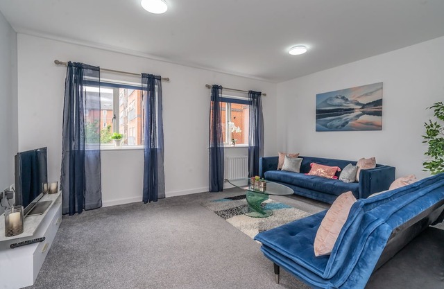 4 Bed Large Family/ Contractor house