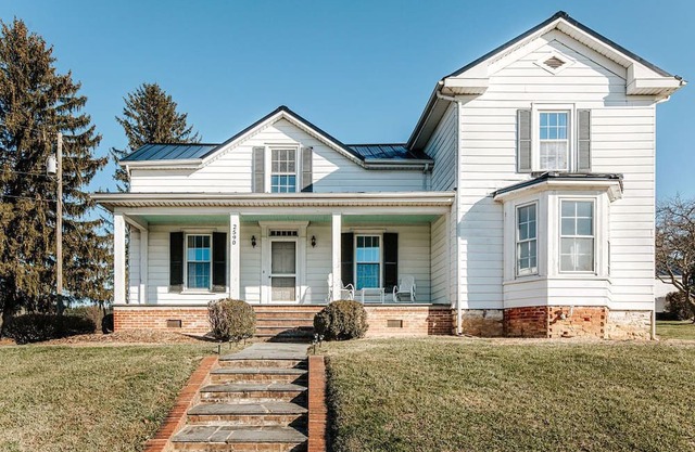 The Farmhouse at Wellington: Waynesboro, Sleeps 12