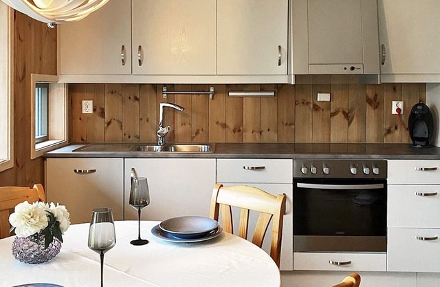 6 person holiday home in Vossestrand