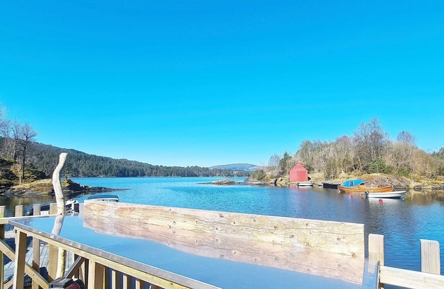 5 person holiday home in LONEVÅG