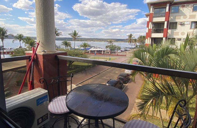 Luxuoso Flat em Resort com Vista Incrível Para o Lago