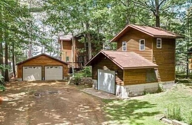 Beautiful Lakefront House With Three Bedrooms, Two Baths, Pier / Hoist