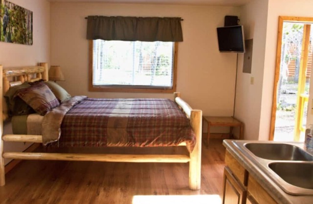 Summit Mountain Lodge and Steakhouse