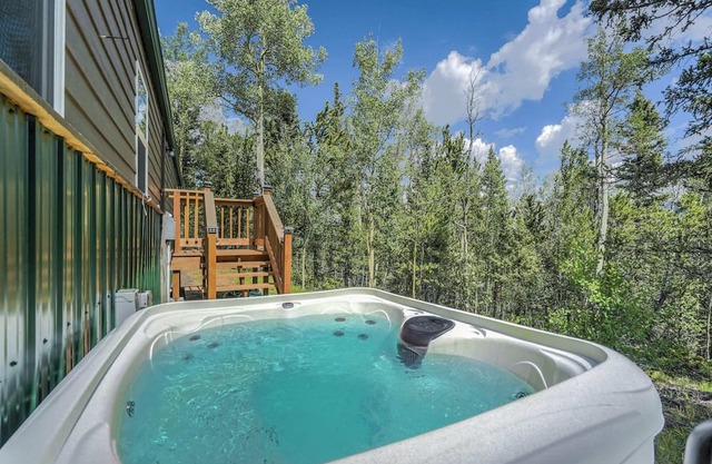 Rustic 3BR Home with Hot Tub, Peak View near Cripple Creek