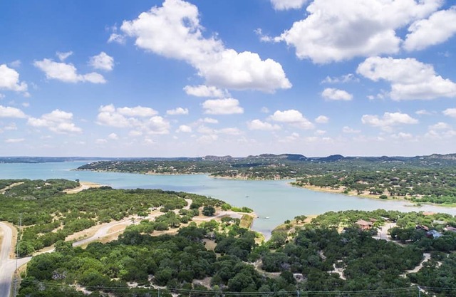 BOOK YOUR SUMMER FUNCATION NOW!firepit~neighborhood pool~golf course~SLEEPS 11