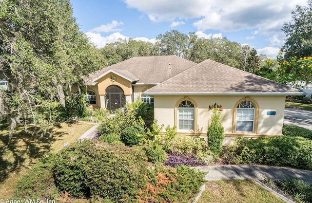 Comfortable Villa with lots of privacy and pool on one acre in Hernando FL