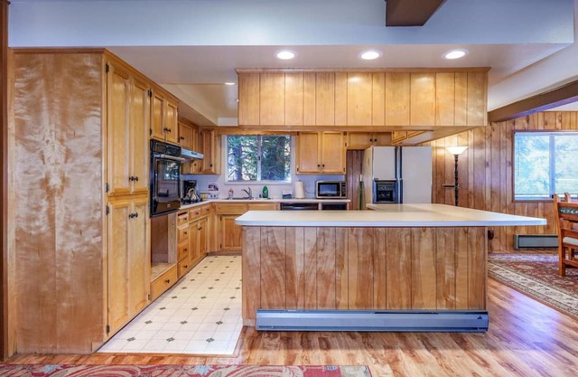 Hutchings Cabin & Apt.